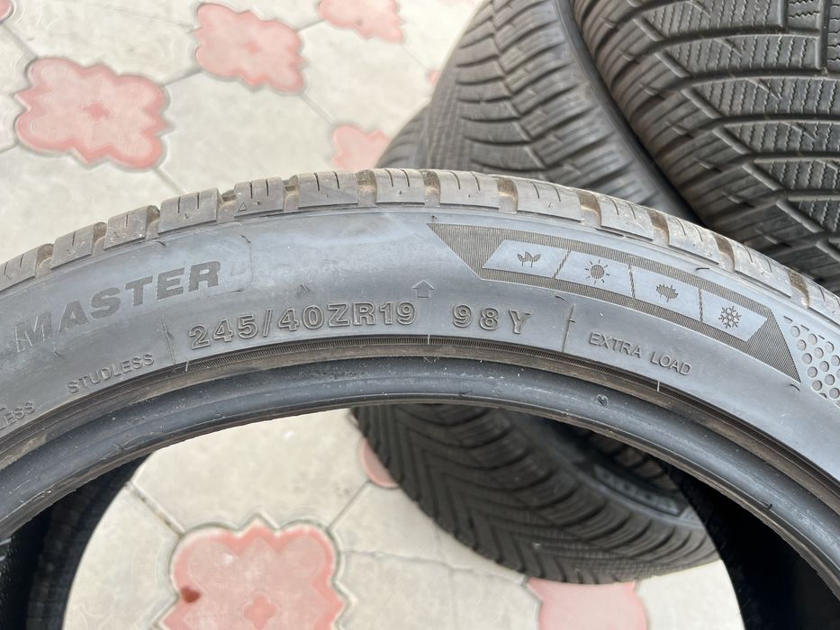 Minerva 245 40R19