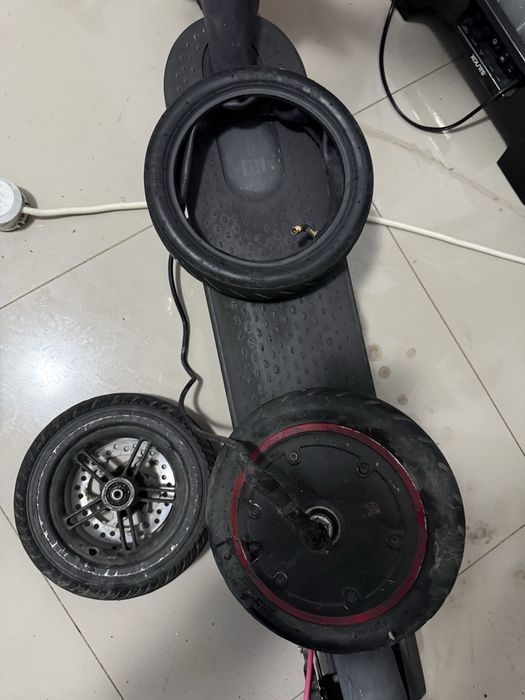 Xiomi Pro 2  trotineta electrica  cu incarcator si tot ce se vede la p