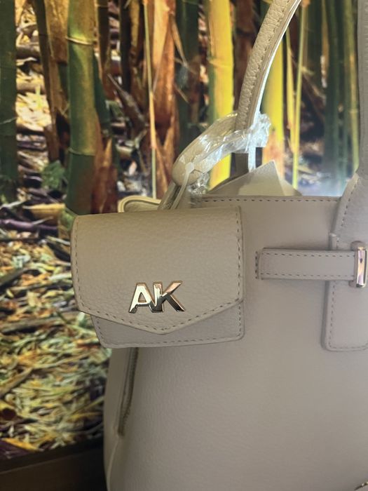 Намалена! Класическа чанта за ръка Anne Klein