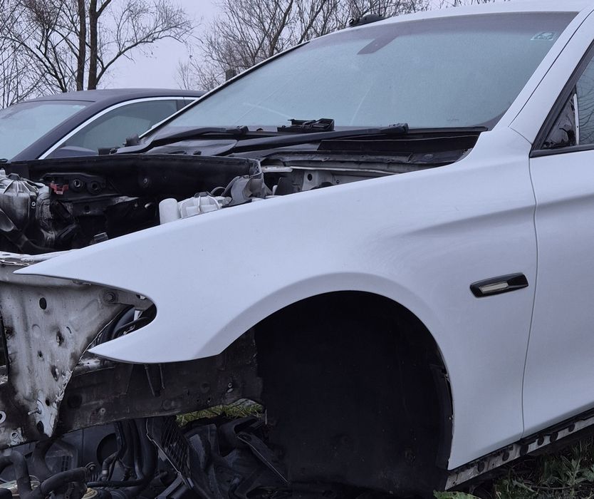 Aripa stanga bmw seria 5 f10 f11 2012 cod culoare 300