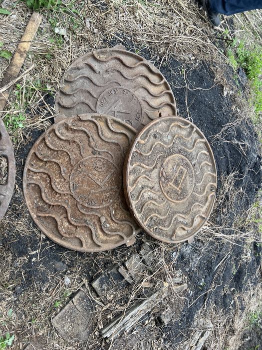 Колодезный люк, ливневки.