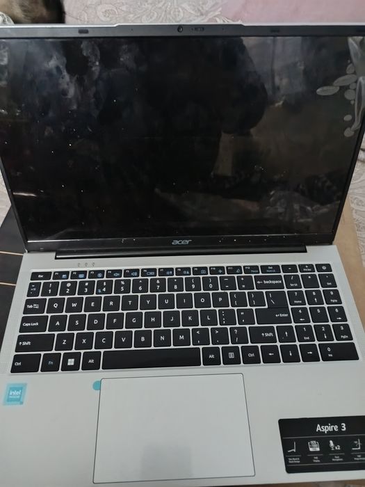 Acer noutbuk holati yangi