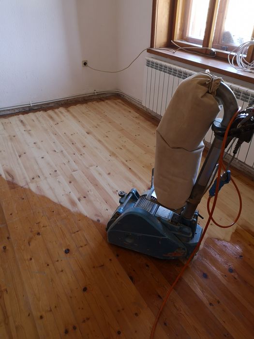 Продавам машина за циклене на паркет.