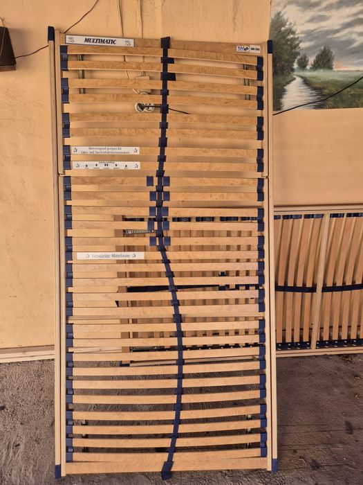 Vind 2 somiere și 2 noptiere