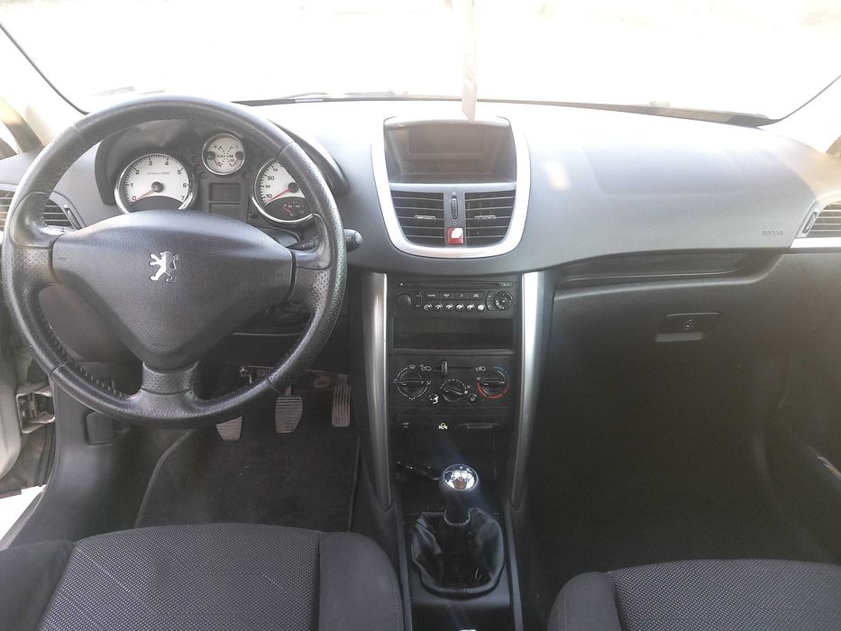 Продавам Пежо 207 1.4 бензин-газ