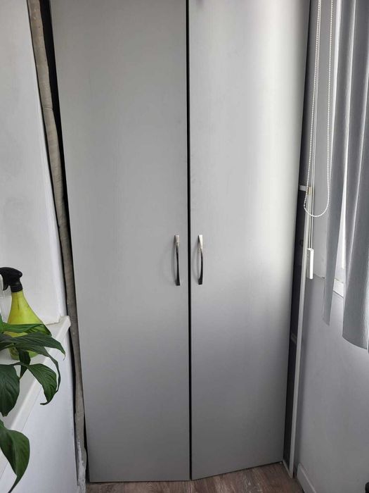 Две двери для шкафа