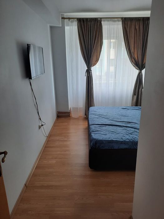 Inchiriez apartament.