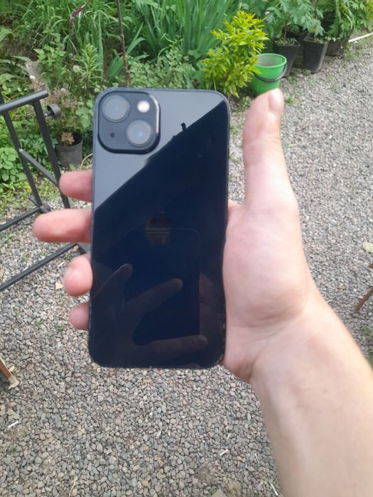 Продам айфон 13  чёрного цвета