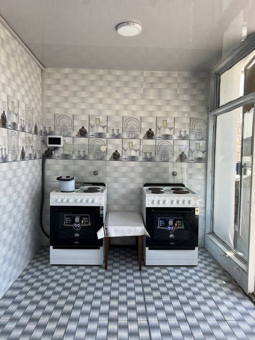 1/2/9 Лисунова 4, школа №166, бывшее общежитие, команата большая 19м*