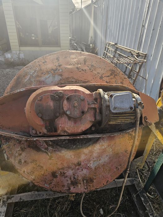 Продам бетономешалку.