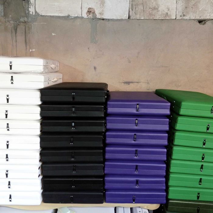 Kushetka chemodan 650.000 somdan  yana stul etajerka variant kop juda.