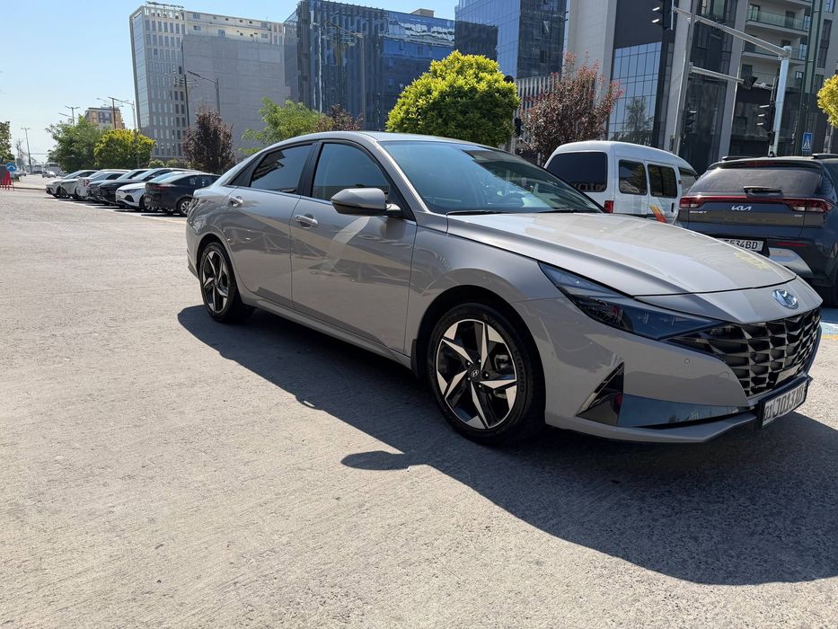 СВОЯ Hyundai Elantra 2022 2.0 Luxe