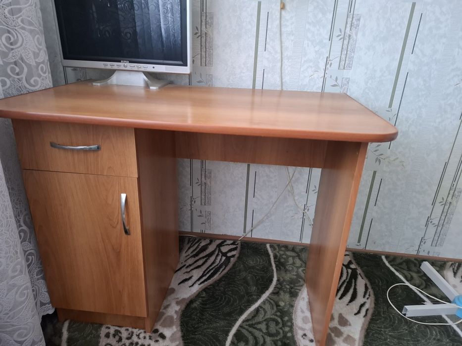 Детский письменный стол