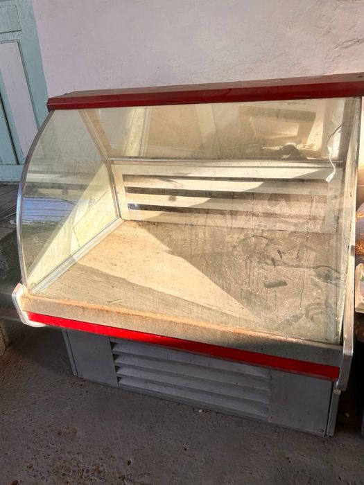 Vitrina xolodilnik