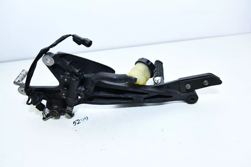 2010 2013 HONDA CBF 1000F PARTEA DREAPTĂ SUPORT PICIOARE CUIER