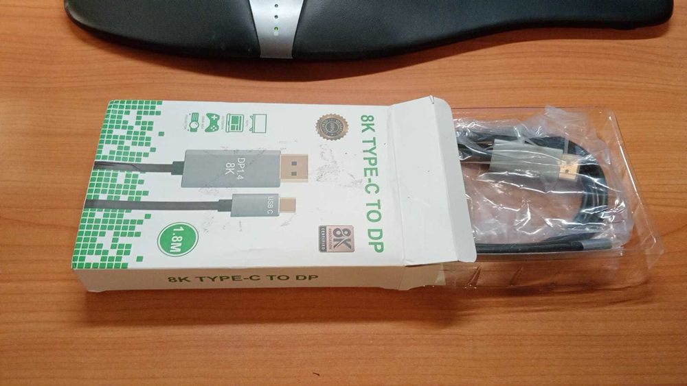 Cablu Data Port 1.4, la USB C, lungime 1.8 m (rezolutie 8K), Nou.