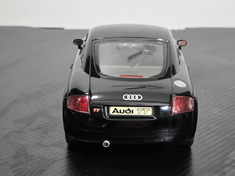 Macheta Auto 1/18 Revell Audi TT Black