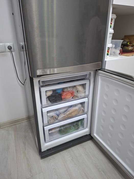 Холодильник  продам