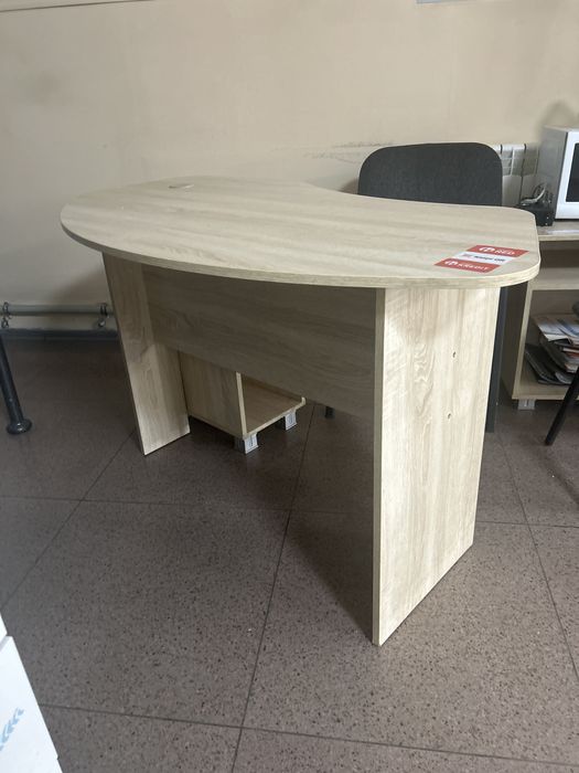 Рабочий стол с двумя тумбами