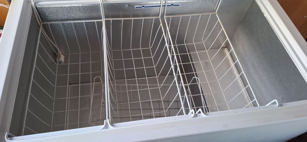 Морозильник почти новый