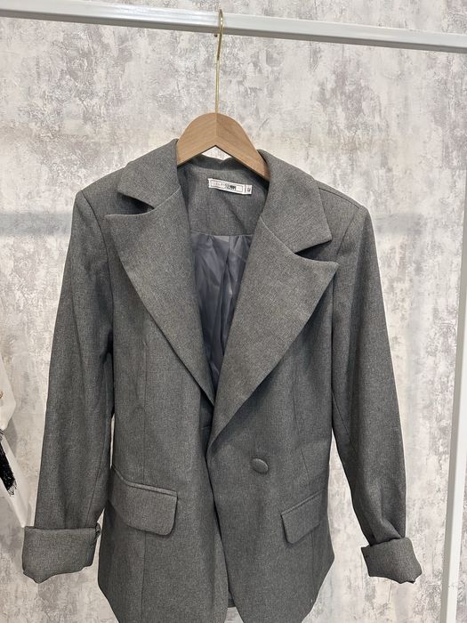 пиджак в сером цвете