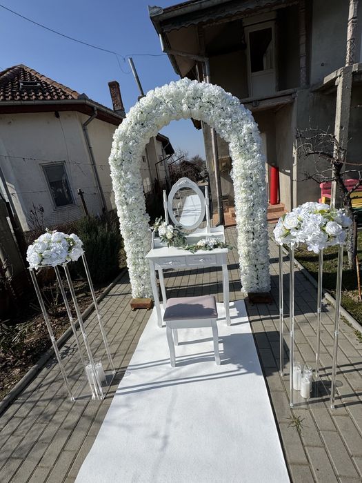 Inchiriez decor nunta /botez