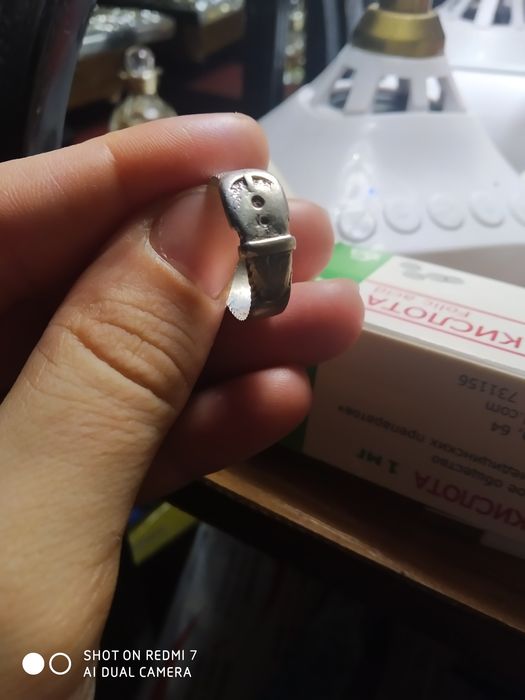 Kumush uzuk sotiladi