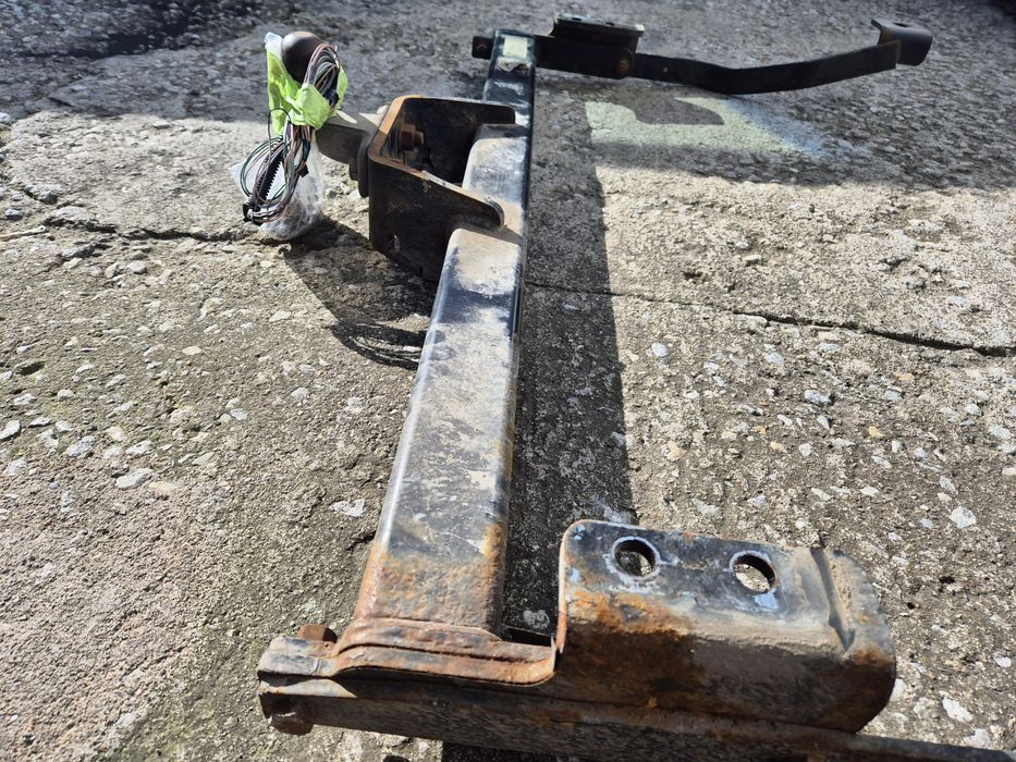 Теглич за Опел виваро и Рено трафик/ 2017г/