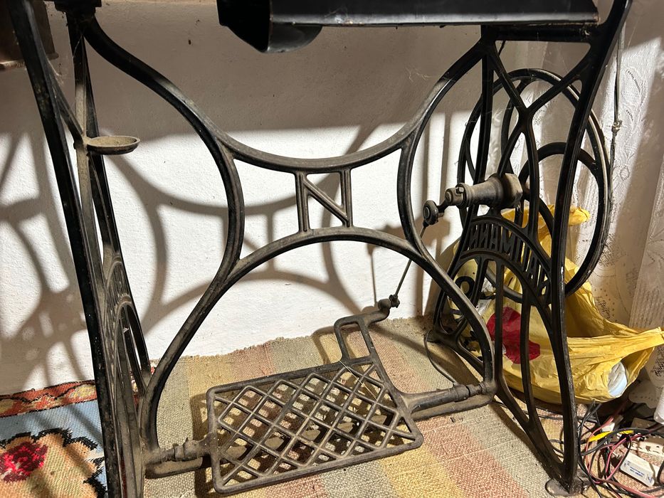 Mașină de cusut Naumann, funcțională