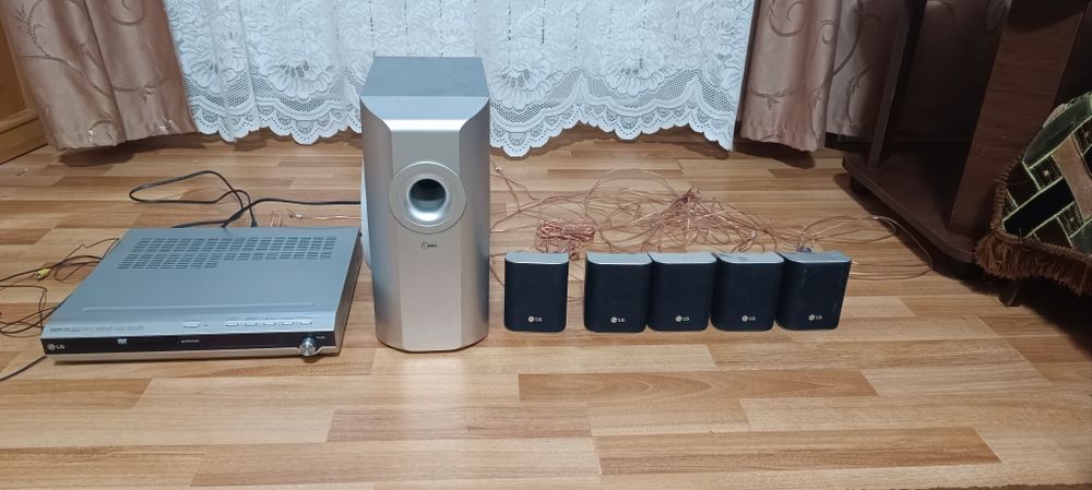 Sistem Home Cinema LG 5.1 + DVD Player + Subwoofer – complet