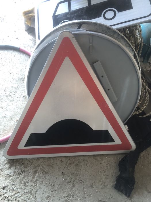продам дорожные знаки