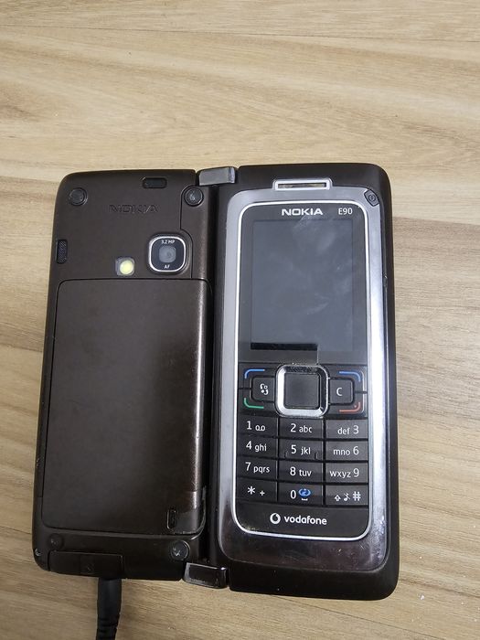 Telefon de colecție Nokia E90