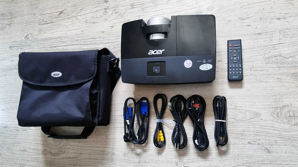Videoproiector ACER X113PH, HDMI, doar 122 ore funcționare + Geantă cadou