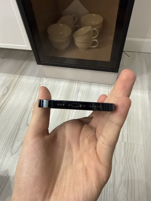 iPhone 12 pro телефон