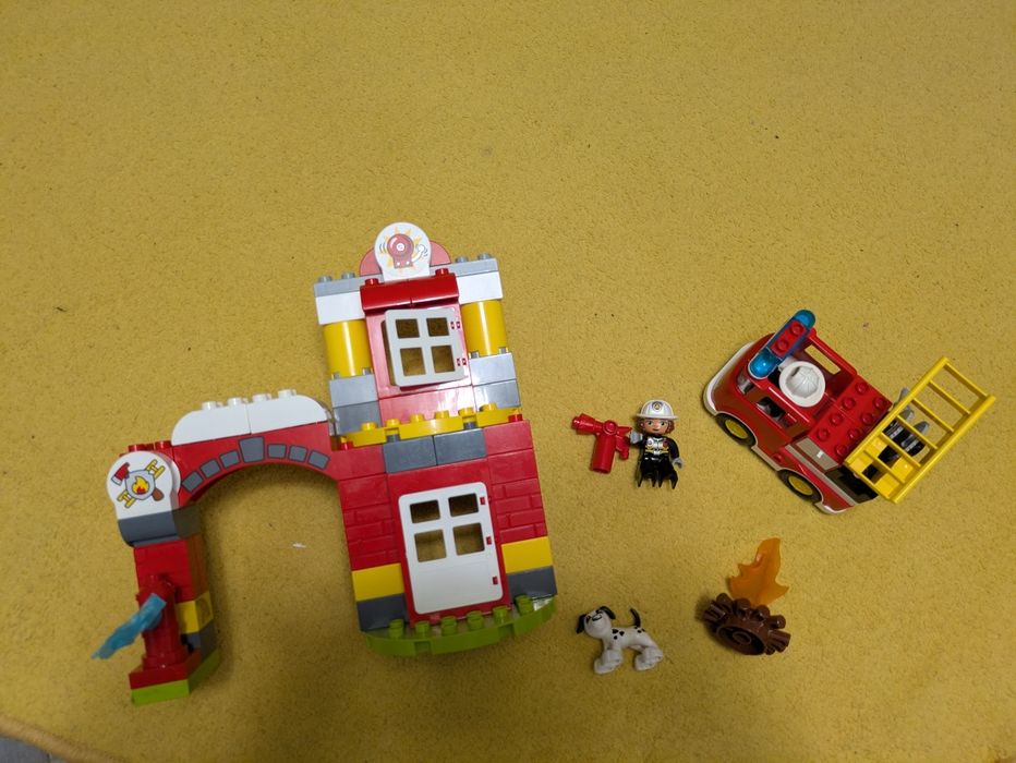 Lego 10903 - Stație pompieri 76 piese