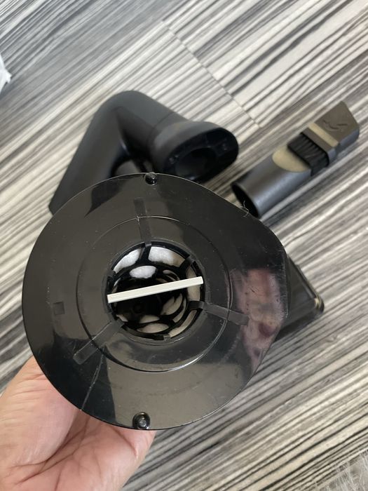 Perii plus un filtru aspirator Rowenta X force flex vertical