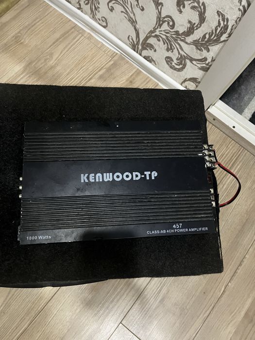 Продам сабвуфер JBL 1200