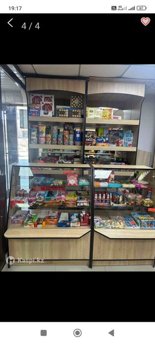 Стеллажи,витрины, рабочий стол