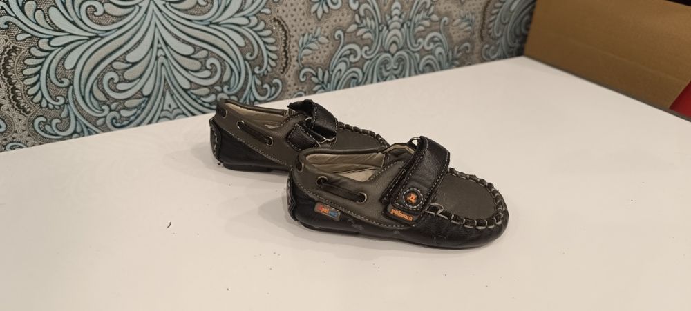 Продам  детские сандали