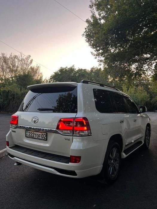 TOYOTA land cruiser 200