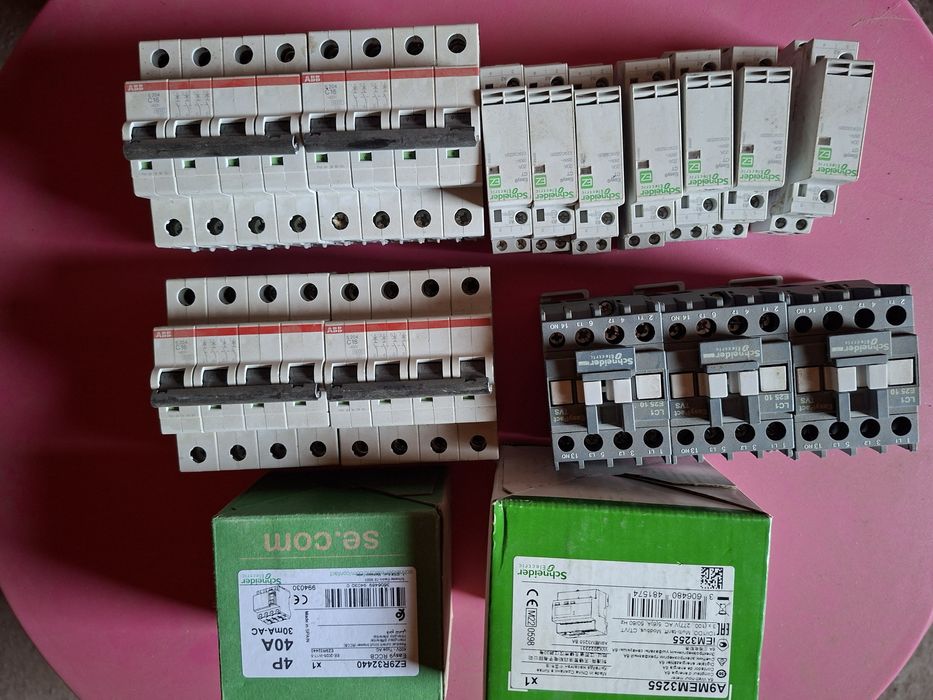 Vând Contactor monofazat , trifazat
