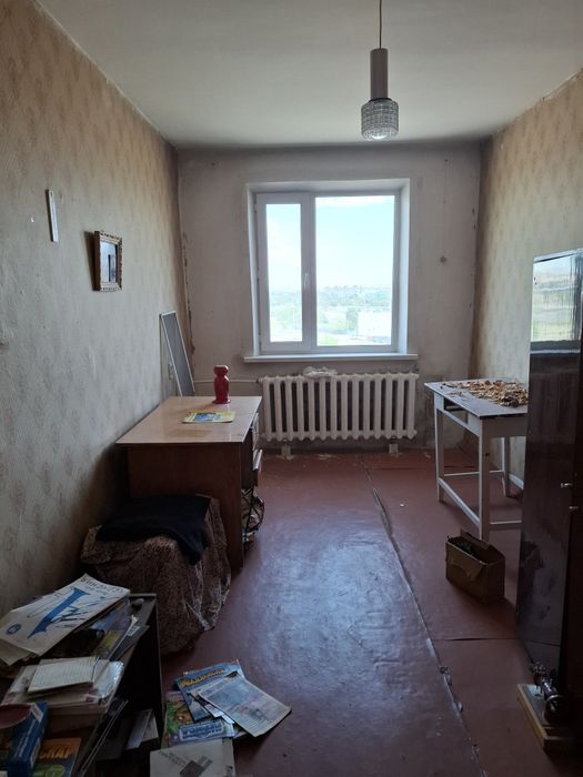 Продается квартира без ремонта.