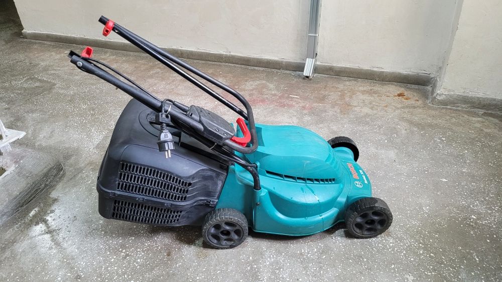 Masina de tuns gazon iarba Bosch Rotak 320