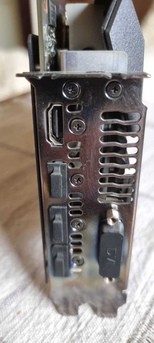 Продавам ASUS ROG Strix GTX 1080 8GB