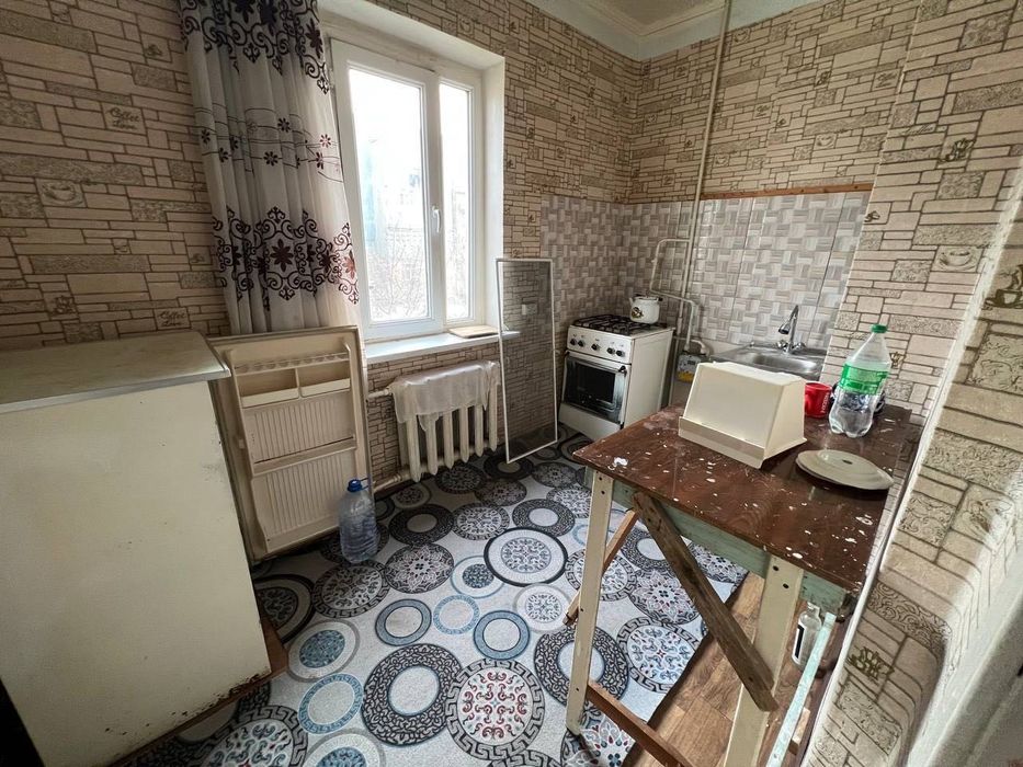 Сдается 1 комнатная квартира 
Есть ТВ и холодильник в горде Алмалыке