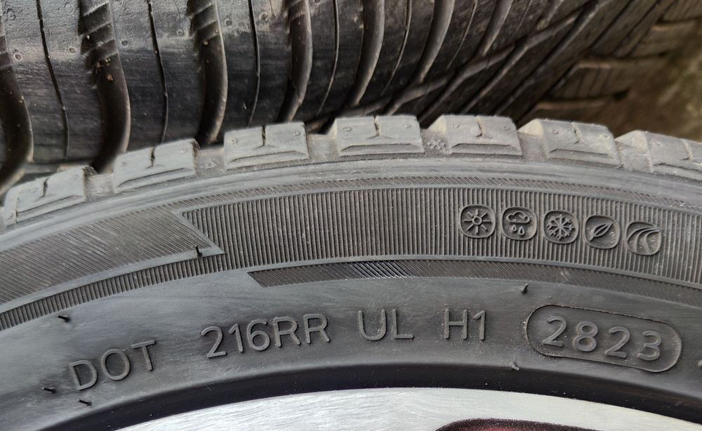 17"5x114.3/67.1 оригинални джанти от Kia Ceed с гуми 225 45 17