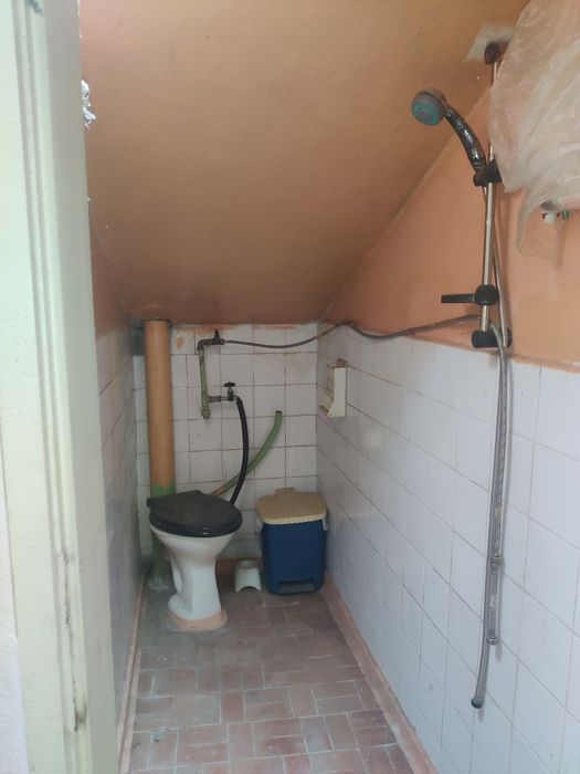 Продавам кооперация  4+1 с гараж, таванска стая и дворно място .Спешно