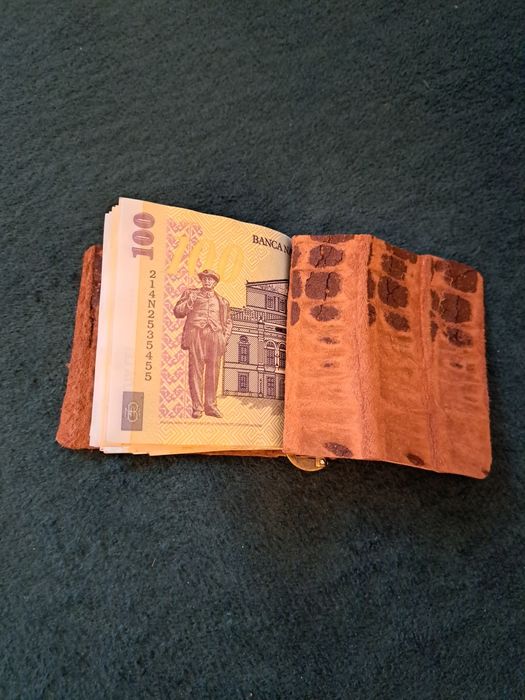 Portbancote din piele.de crocodil