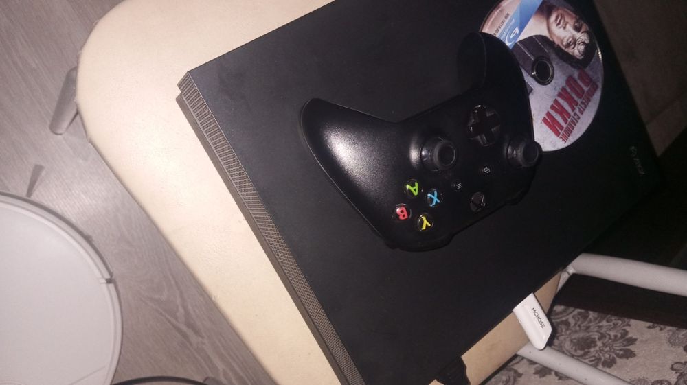 Продам икс бокс Xbox one x