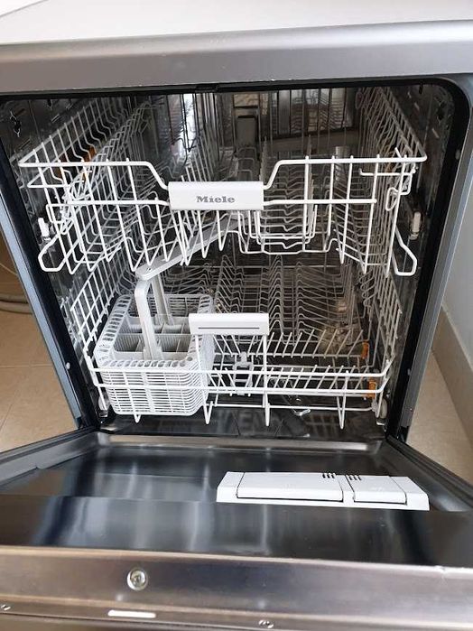 Инокс - Miele Съдомиялна - 14 Комплекта - Свободностояща - 60см